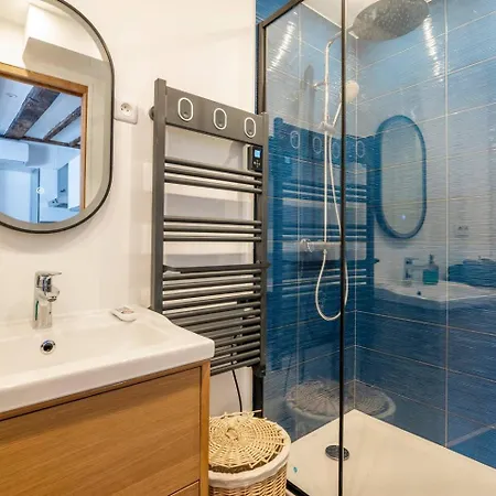 Eiffel Tower Apartment 4*